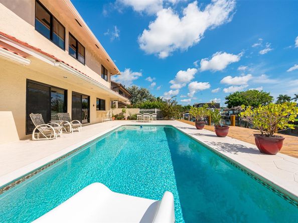 370 SE 13th Ave, Pompano Beach FL 33060