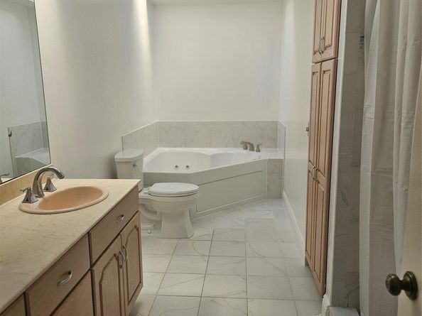 633 Deer Creek Lake Point North Ln, Deerfield Beach FL 33442