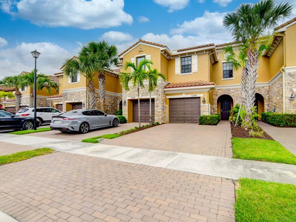 10366 Wellington Parc Drive, Wellington FL 33449