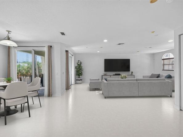 3241 NE 13th St, Pompano Beach FL 33062