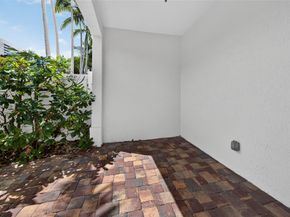 3241 NE 13th St, Pompano Beach FL 33062