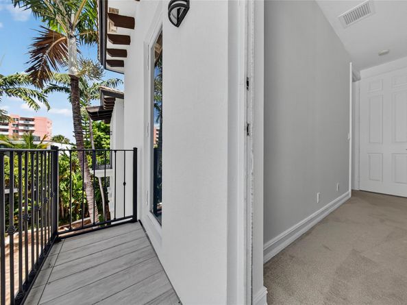 3241 NE 13th St, Pompano Beach FL 33062