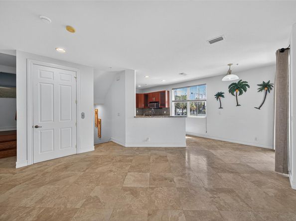 3241 NE 13th St, Pompano Beach FL 33062