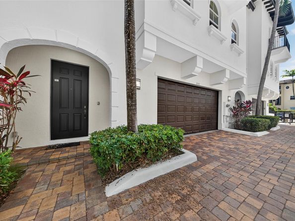 3241 NE 13th St, Pompano Beach FL 33062