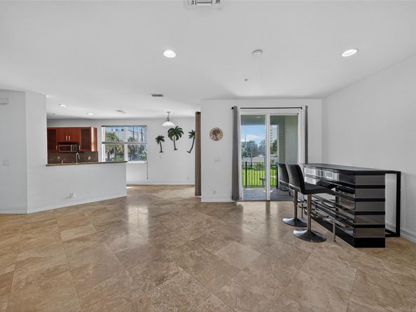 3241 NE 13th St, Pompano Beach FL 33062