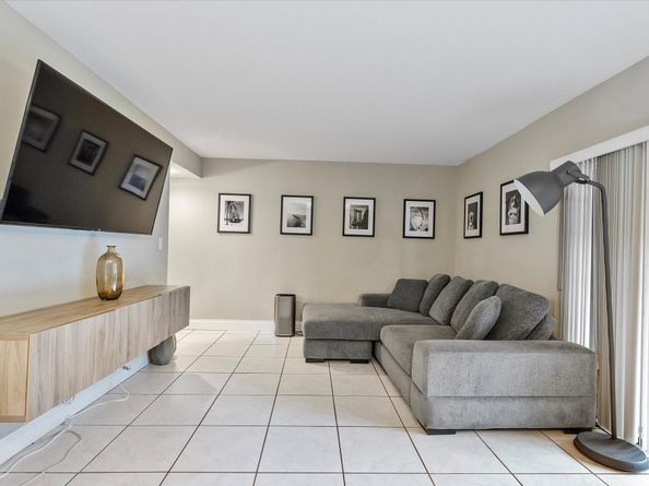29 Laredo Pl 29, Davie FL 33324