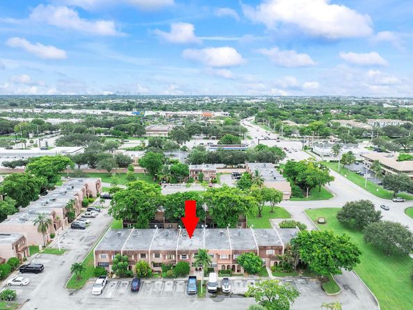 29 Laredo Pl 29, Davie FL 33324