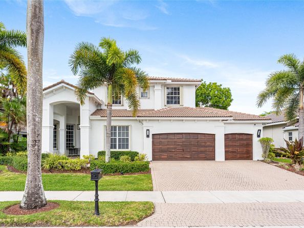 2527 Montclaire Cir, Weston FL 33327