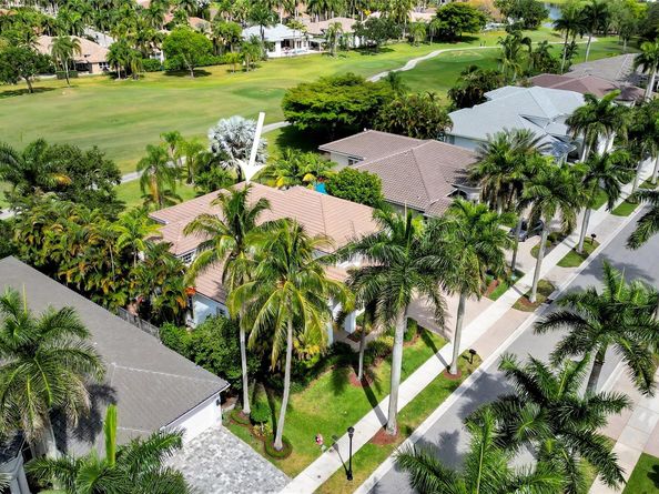 2527 Montclaire Cir, Weston FL 33327