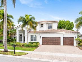 2527 Montclaire Cir, Weston FL 33327