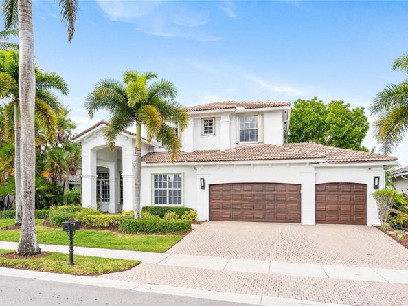 2527 Montclaire Cir, Weston FL 33327