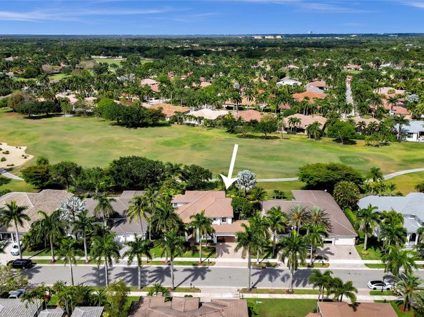2527 Montclaire Cir, Weston FL 33327