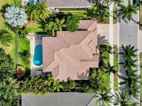 2527 Montclaire Cir, Weston FL 33327