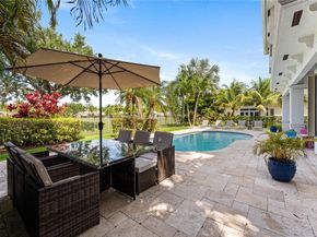 2527 Montclaire Cir, Weston FL 33327
