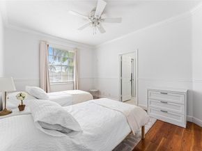2527 Montclaire Cir, Weston FL 33327