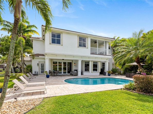 2527 Montclaire Cir, Weston FL 33327