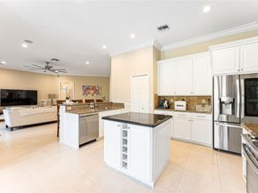 2527 Montclaire Cir, Weston FL 33327