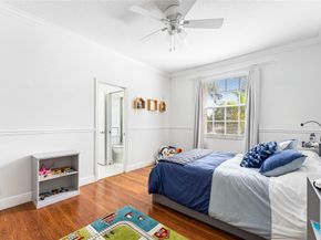 2527 Montclaire Cir, Weston FL 33327
