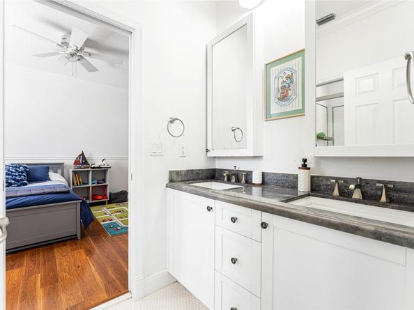 2527 Montclaire Cir, Weston FL 33327