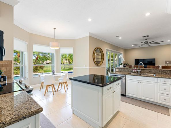 2527 Montclaire Cir, Weston FL 33327