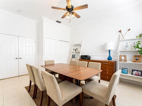 2527 Montclaire Cir, Weston FL 33327