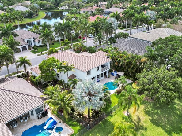 2527 Montclaire Cir, Weston FL 33327