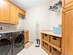2527 Montclaire Cir, Weston FL 33327