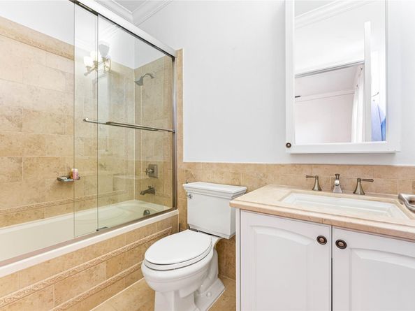 2527 Montclaire Cir, Weston FL 33327