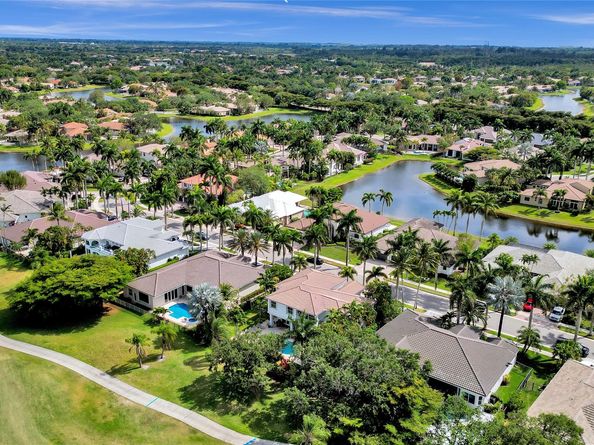 2527 Montclaire Cir, Weston FL 33327