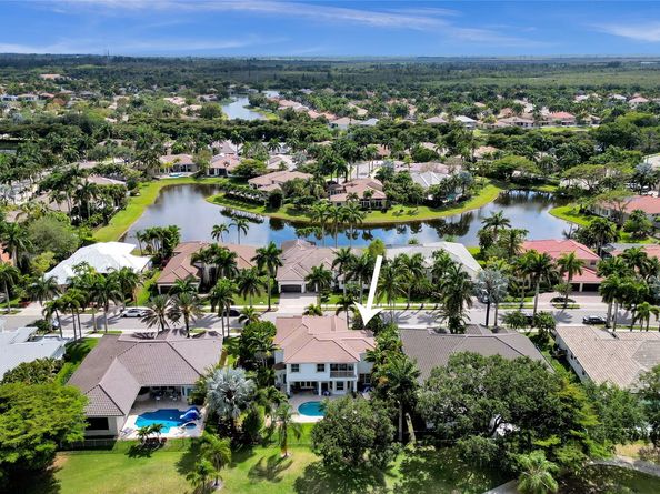 2527 Montclaire Cir, Weston FL 33327