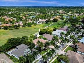 2527 Montclaire Cir, Weston FL 33327