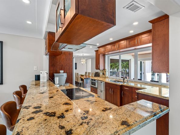 4000 NE 24th Ave, Lighthouse Point FL 33064