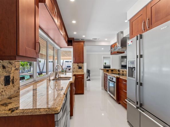 4000 NE 24th Ave, Lighthouse Point FL 33064