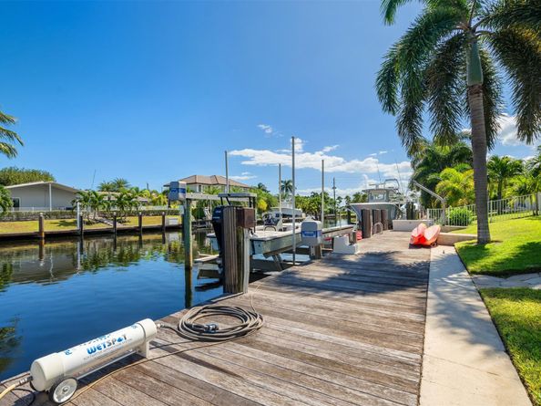 4000 NE 24th Ave, Lighthouse Point FL 33064