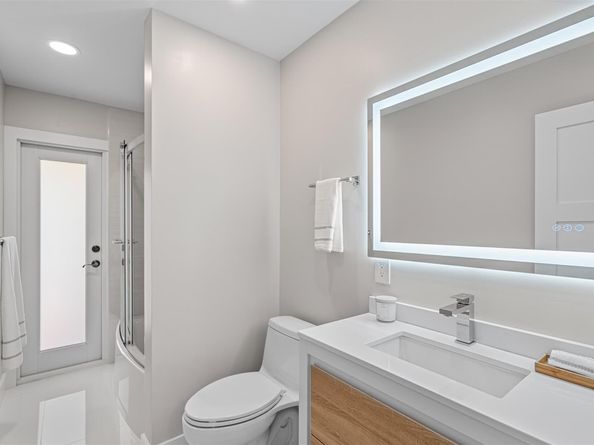 4000 NE 24th Ave, Lighthouse Point FL 33064