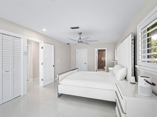 4000 NE 24th Ave, Lighthouse Point FL 33064