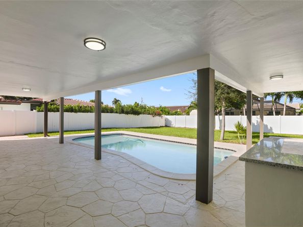1011 SE 7th Ave, Pompano Beach FL 33060