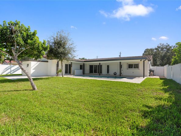 1011 SE 7th Ave, Pompano Beach FL 33060