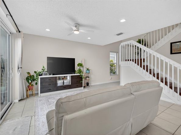 5046 Stagecoach Dr, Coconut Creek FL 33073