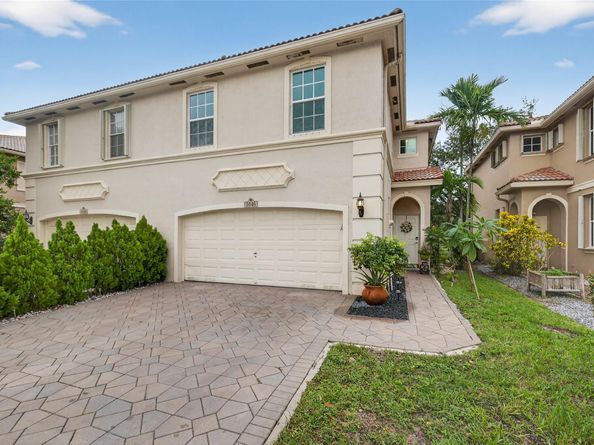 5046 Stagecoach Dr, Coconut Creek FL 33073