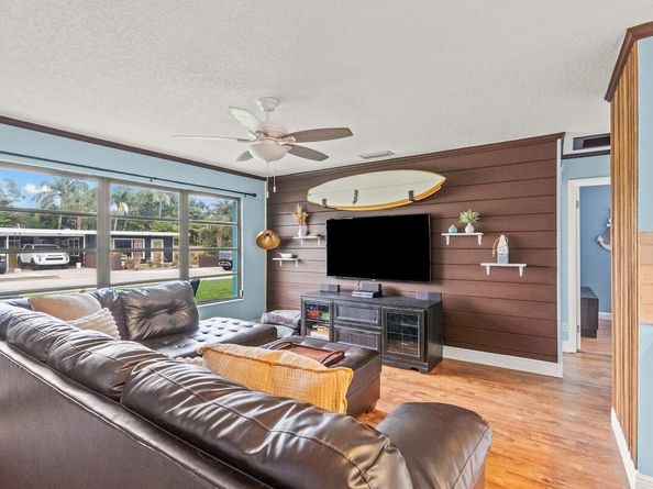 1880 Kathy Lane, North Palm Beach FL 33408