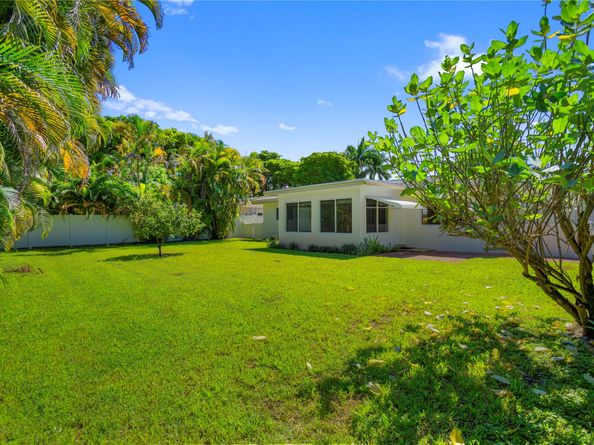 1777 NE 46th St, Oakland Park FL 33334