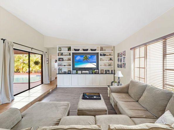 18910 W Oakmont, Hialeah FL 33015