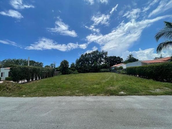218 NW 8th Street, Boca Raton FL 33432