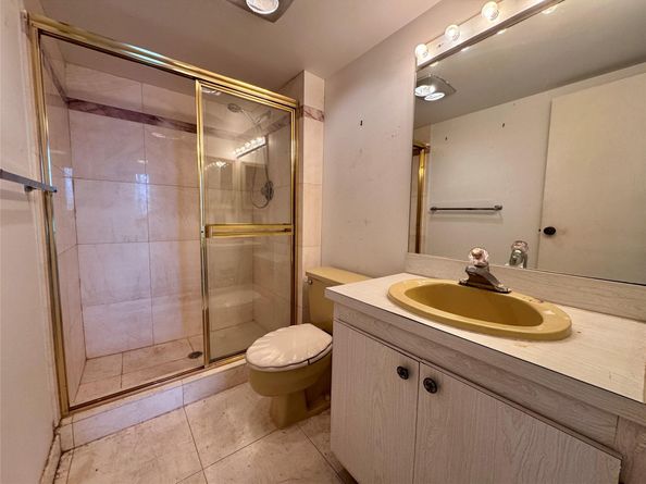 100 Bayview Dr PH28, Sunny Isles Beach FL 33160