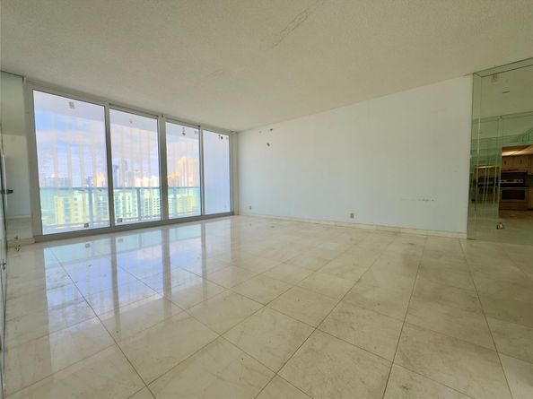 100 Bayview Dr PH28, Sunny Isles Beach FL 33160