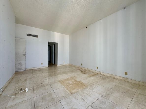 100 Bayview Dr PH28, Sunny Isles Beach FL 33160