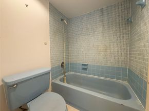 100 Bayview Dr PH28, Sunny Isles Beach FL 33160