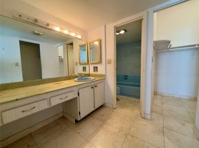 100 Bayview Dr PH28, Sunny Isles Beach FL 33160