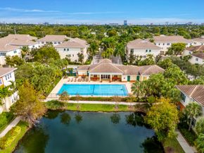 195 SW 7th St, Pompano Beach FL 33060